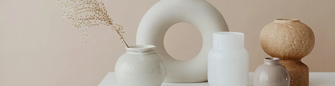 Collectie keramische vazen - rustgevende sfeer van Soulsence hypnotherapiepraktijk